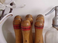 8 Oude houten kegels
