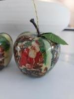 Vintage papier maché kerstballen, appel