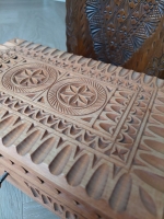 Kist met slot, houtsnijwerk