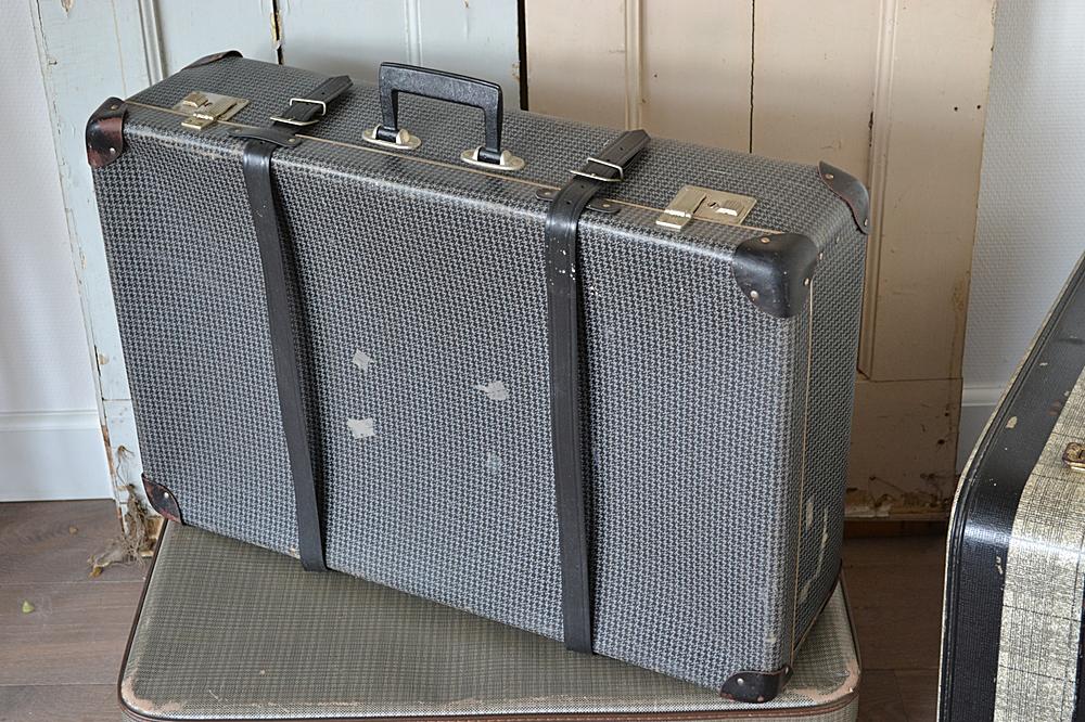 Oude koffer, grijs/zwart geblokt