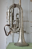 Oude tuba uit Parijs
